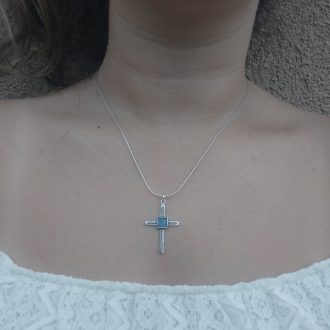 Kors halskæde med mønster
