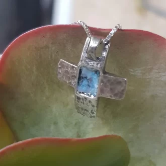 Kristent kors smykke i sølv