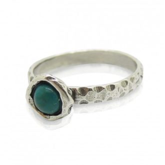Tynd smykke ring med grøn sten