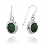 Ovale sølv øreringe med grøn sten